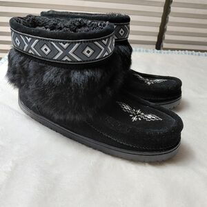 Manitobah Mukluk Women’s Black Suede/Fur Waterproof Comfort Ankle Boots Size 7